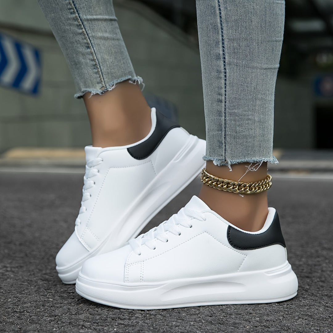 Komfortable weiße Sneaker für Damen, orthopädisch und modern für jeden Tag.