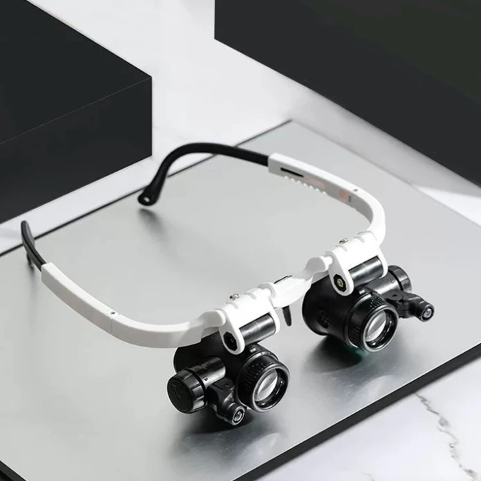 HD Vergrößerungsbrille mit LED-Licht & 3 wechselbaren Gläsern für Präzisionsarbeit und Handwerk.