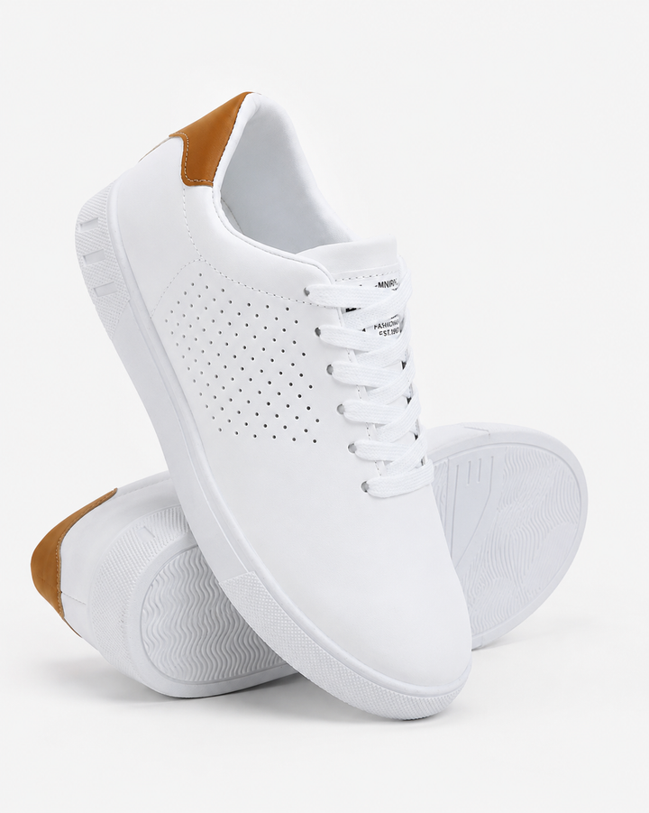 Zeitlose weiße Herren Casual-Sneakers, komfortable Schnürschuhe für entspannte Tage und modernen Streetwear-Look.