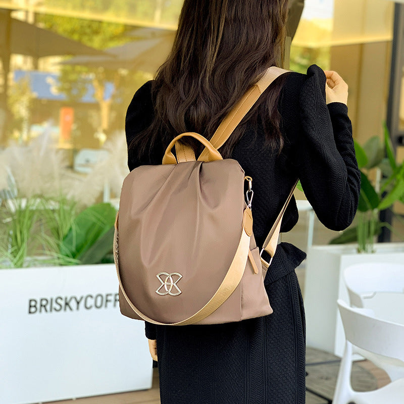 Detail der robusten manipulationssicheren Damen Diebstahlschutz Schultertasche mit RFID-Schutz für Sicherheit.