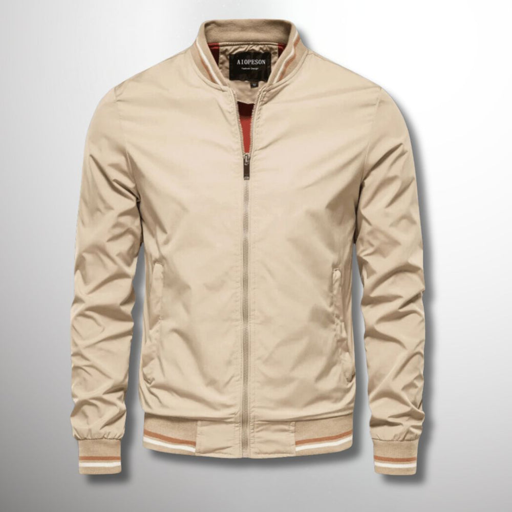 Wasserabweisende Herren-Herbstjacke in modernem Bomber-Stil, ideal als stilvolle Übergangsjacke für Männer.