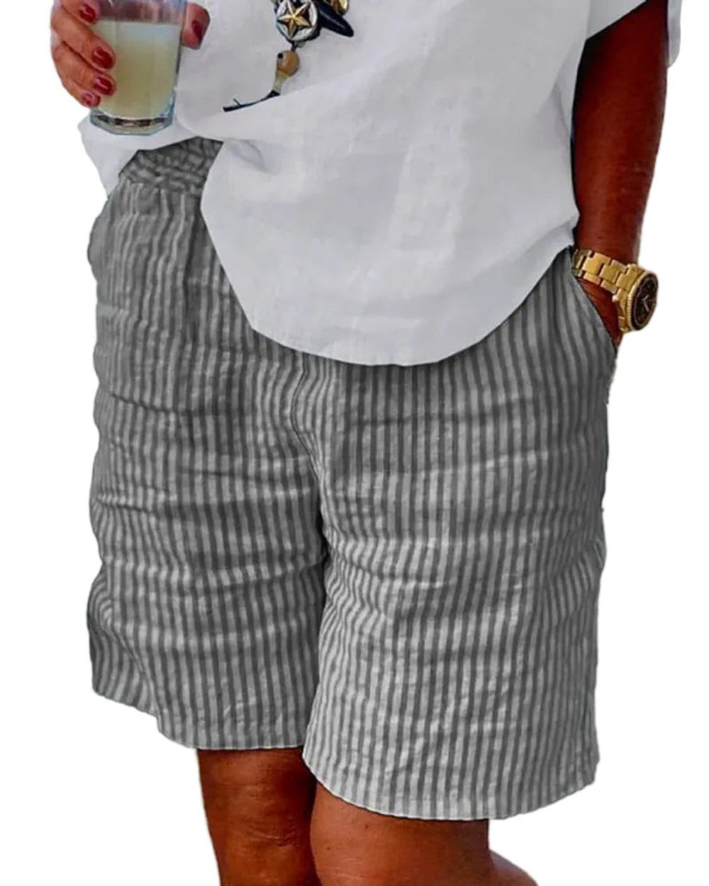 Modische Damen-Sommershorts gestreift mit Taschen. Eleganter, lockerer Schnitt für Alltag & Strandurlaub.
