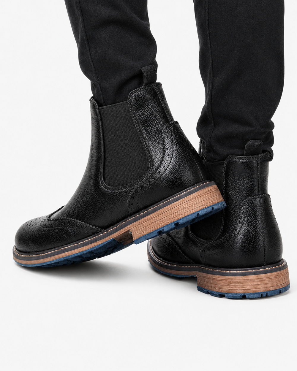 Schwarze Herren Brogue Stiefel, klassisches Design, ideal für elegante Herrenmode.