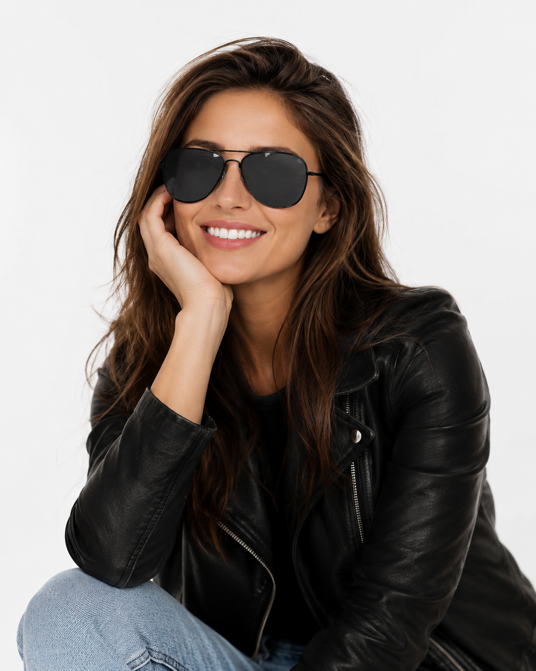Hochwertige quadratische Sonnenbrille mit robustem Metallrahmen und UV400 Schutz; langlebig und schick.