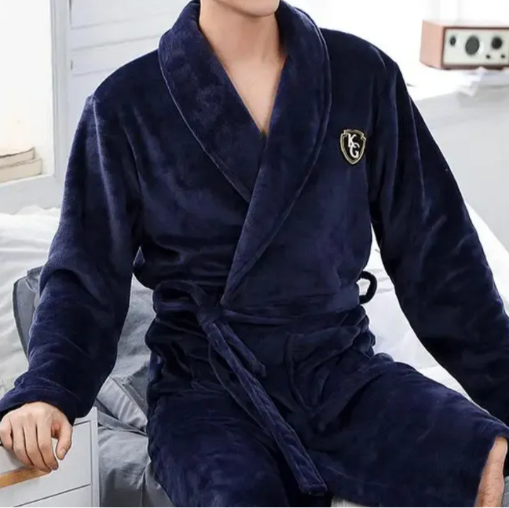Gemütlicher Herren Morgenmantel aus weichem Stoff, ideal als Hauskleidung.