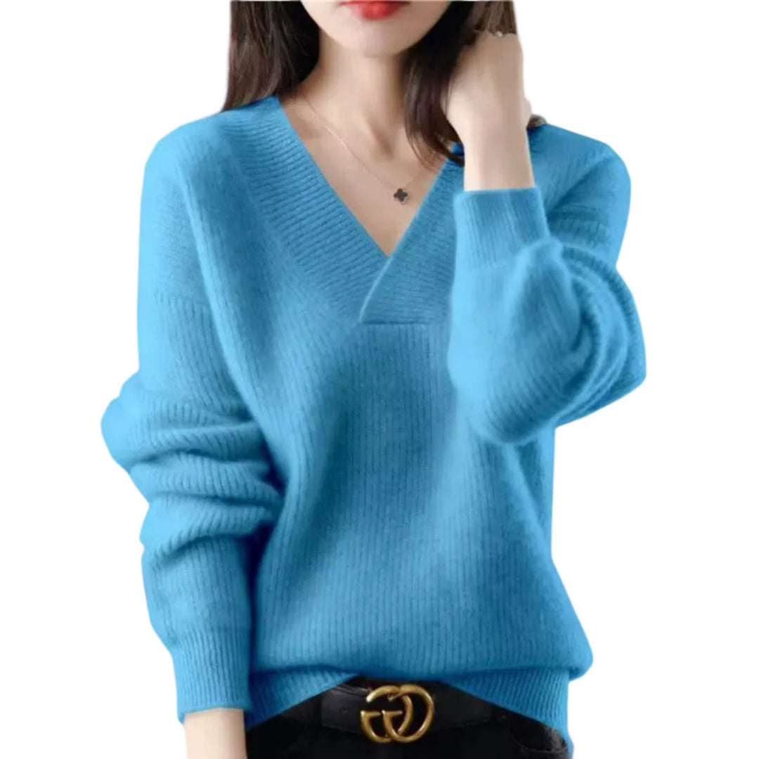 Damen Rippstrickpullover mit V-Ausschnitt und lockerer Passform. Bequemer Strickpullover für Alltag.