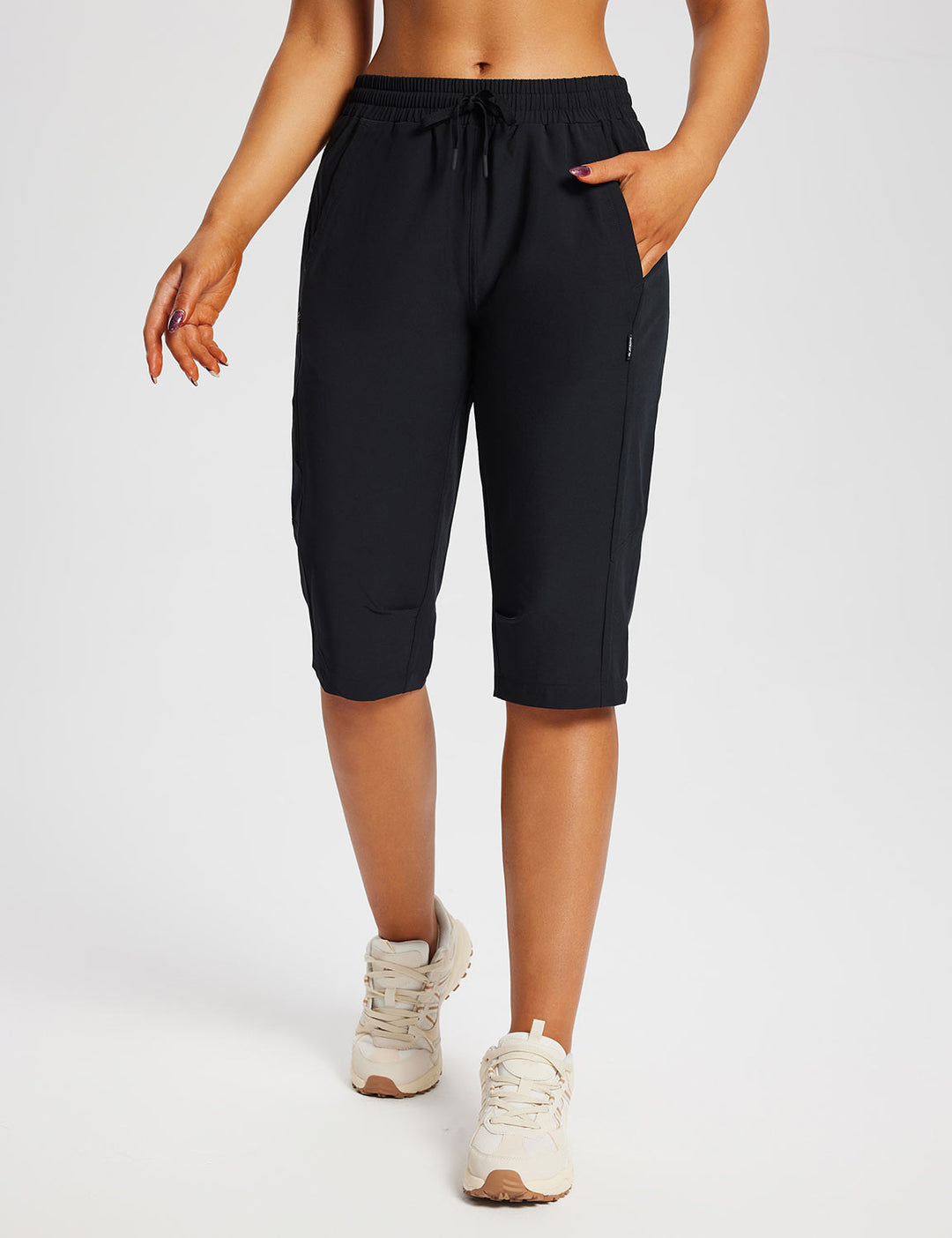 Leichte & atmungsaktive Damen Sommer-Capris mit Stretch & UV-Schutz für alle Outdoor-Aktivitäten.