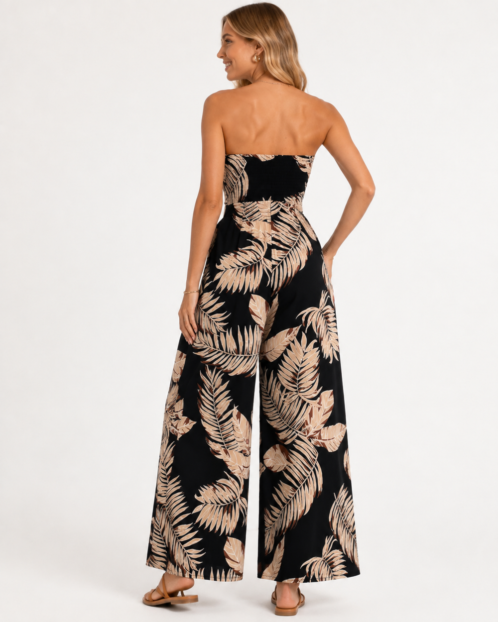 Damen Jumpsuit ärmellos, perfekt für sommerliche Urlaubstage, Strandmode und tropische Freizeit-Looks.