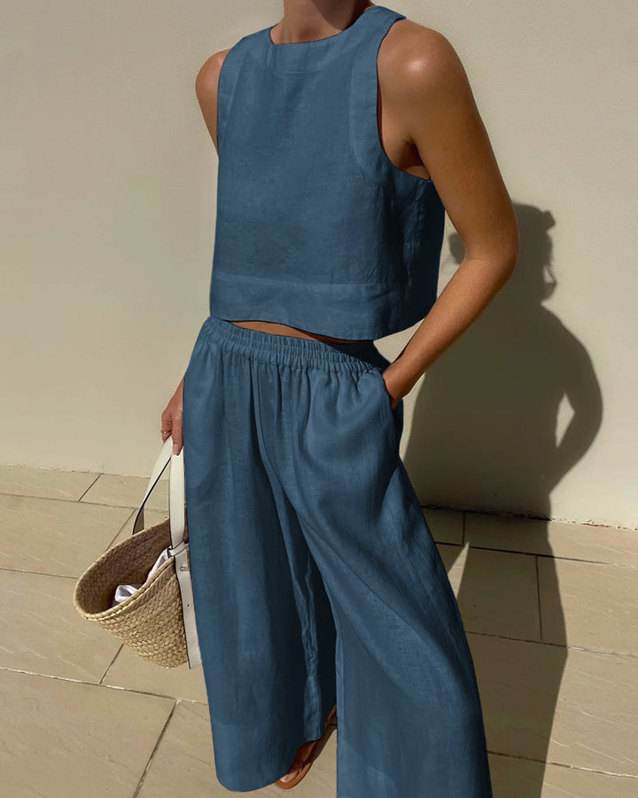 Vielseitiger Damen Freizeitanzug: Ärmelloses Zweiteiler Set mit Hose. Ideal für Strand, Stadt oder entspannte Abende.