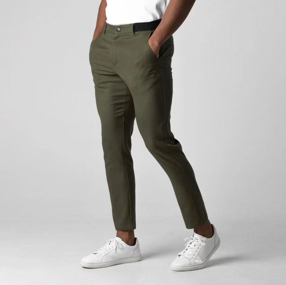 Blaue Chino für Herren, casual & businesstauglich. Moderne slim fit Stoffhose, bequeme Herrenmode.