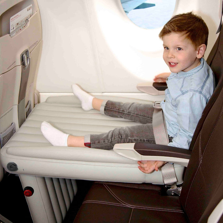 Kinder Luftmatratze: Aufblasbares Reisebett für Kinder, ideal für Flugzeug & Auto, bietet Schlafkomfort.