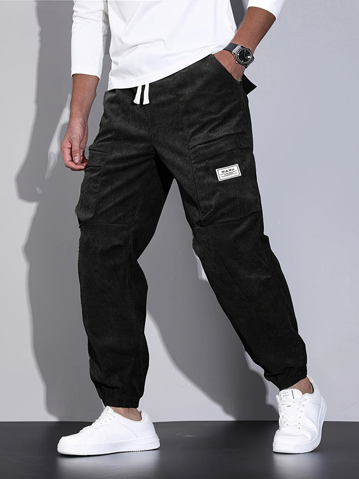 Vielseitiger Herren Jogger für stilvolle Freizeitlooks und entspannte Stunden zu Hause, locker geschnitten.