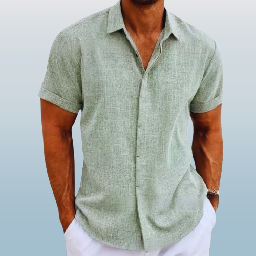 Stylisches Herren Sommerhemd in leuchtender Farbe. Modernes Kurzarmhemd, perfekt für die warme Jahreszeit.