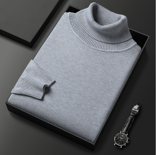 Ein Mann trägt einen klassischen Herren Rollkragenpullover, der elegant und warm für den Winter ist.