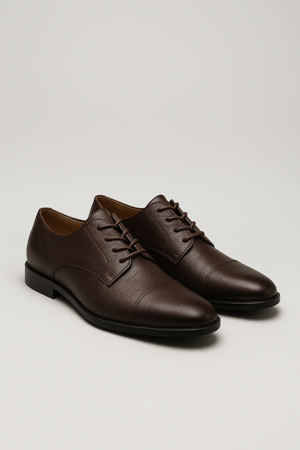 Eleganter klassischer Herren Schnürschuh in Schwarz, perfekt für Business und formelle Anlässe.