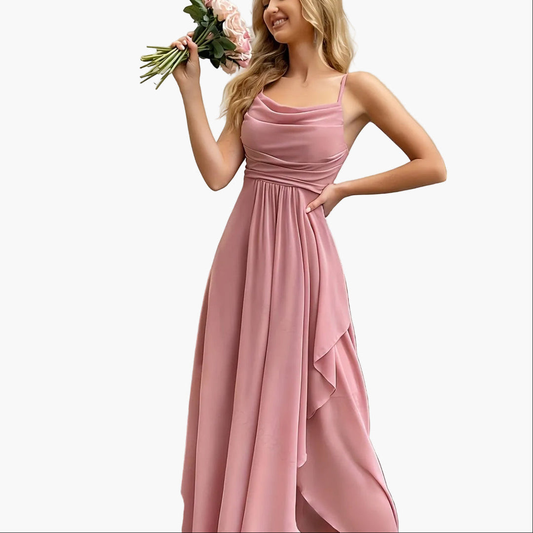 Schimmerndes Damen-Abendkleid in Maxilänge, elegant und mit Spaghettiträgern, für Partys.