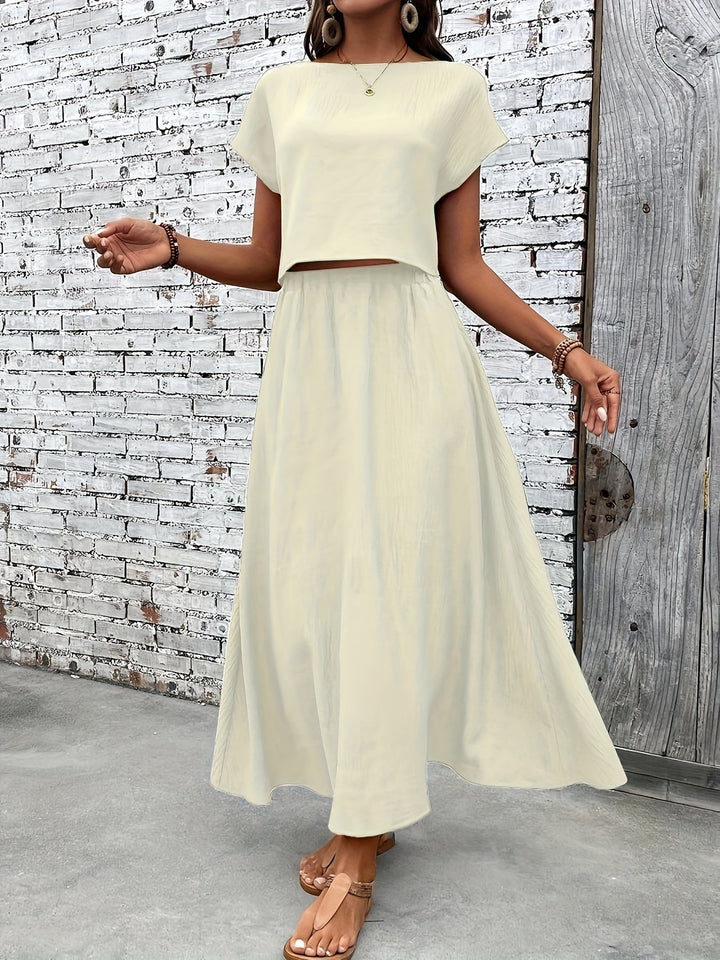 Apricotfarbenes elegantes Sommer-Outfit: Zweiteiliges Crop Top & Maxirock Set für Damenmode.