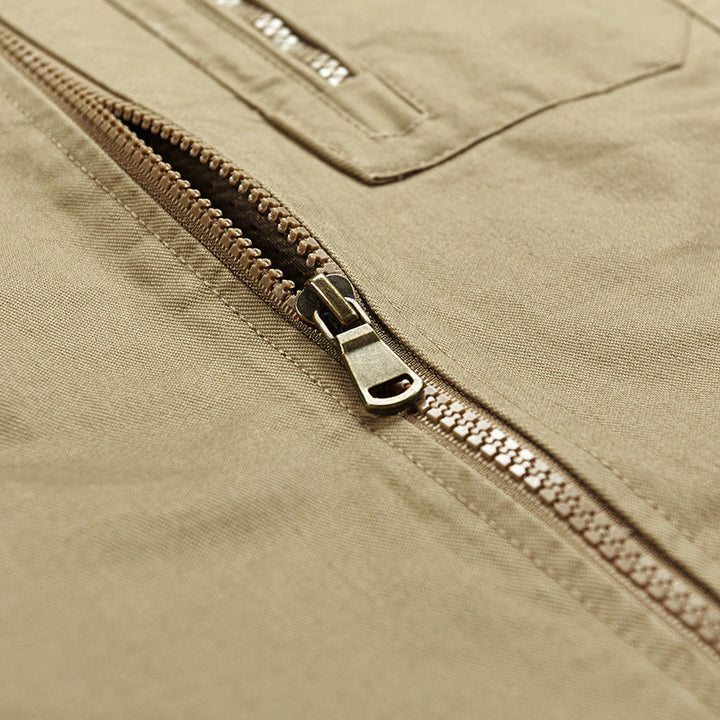 Atmungsaktive Herren Freizeitweste mit robustem Design, Multitaschen & leichtem Material für Komfort.