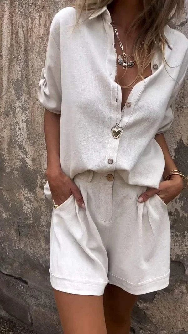 Damen Sommer Zweiteiler: luftige Bluse und Shorts, ideal für warme Tage und entspannte Freizeit-Looks.