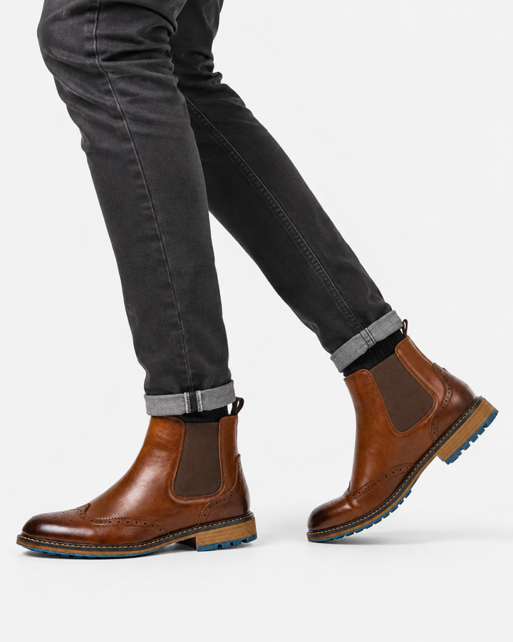 Klassische Herren Brogue Stiefel mit eleganter Schnürung, ideal für stilvolle Auftritte.