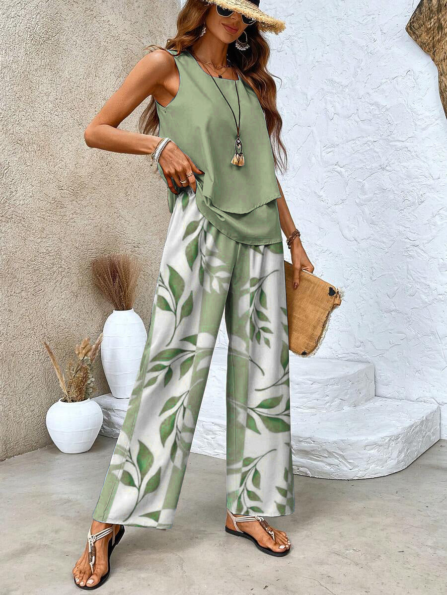 Grüner Damen Zweiteiler mit Blattdruck. Fließendes Sommer-Set, perfekt für einen entspannten Casual-Look.