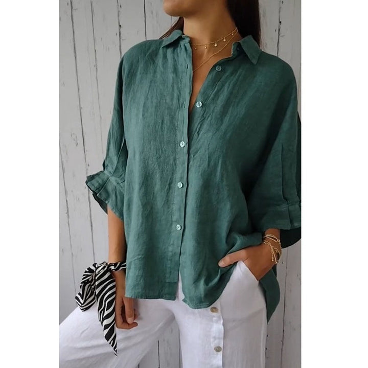 Casual Chic Damenbluse: Oversize Sommerbluse mit stilvollem Rückendetail. Lockere Passform für jeden Anlass.