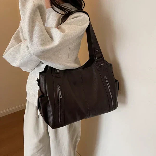 Braune Damen Handtasche & Schultertasche mit viel Platz. Stilvoll für Büro, Shopping & Reise.