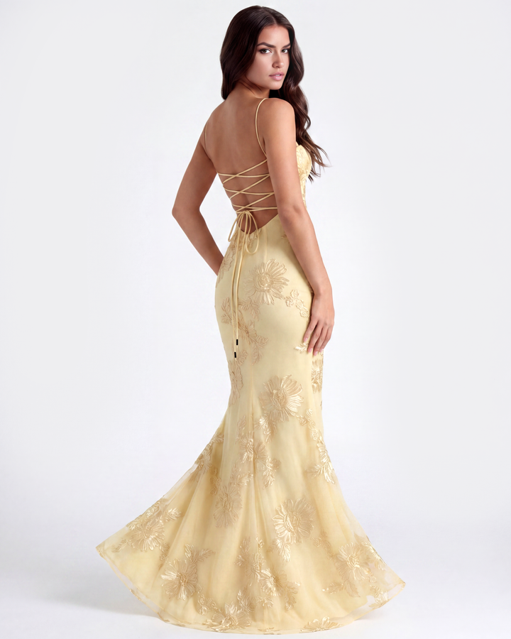 Partykleid für Damen: Buttergelbes Maxikleid mit floralen Applikationen. Perfekt für festliche Gelegenheiten.