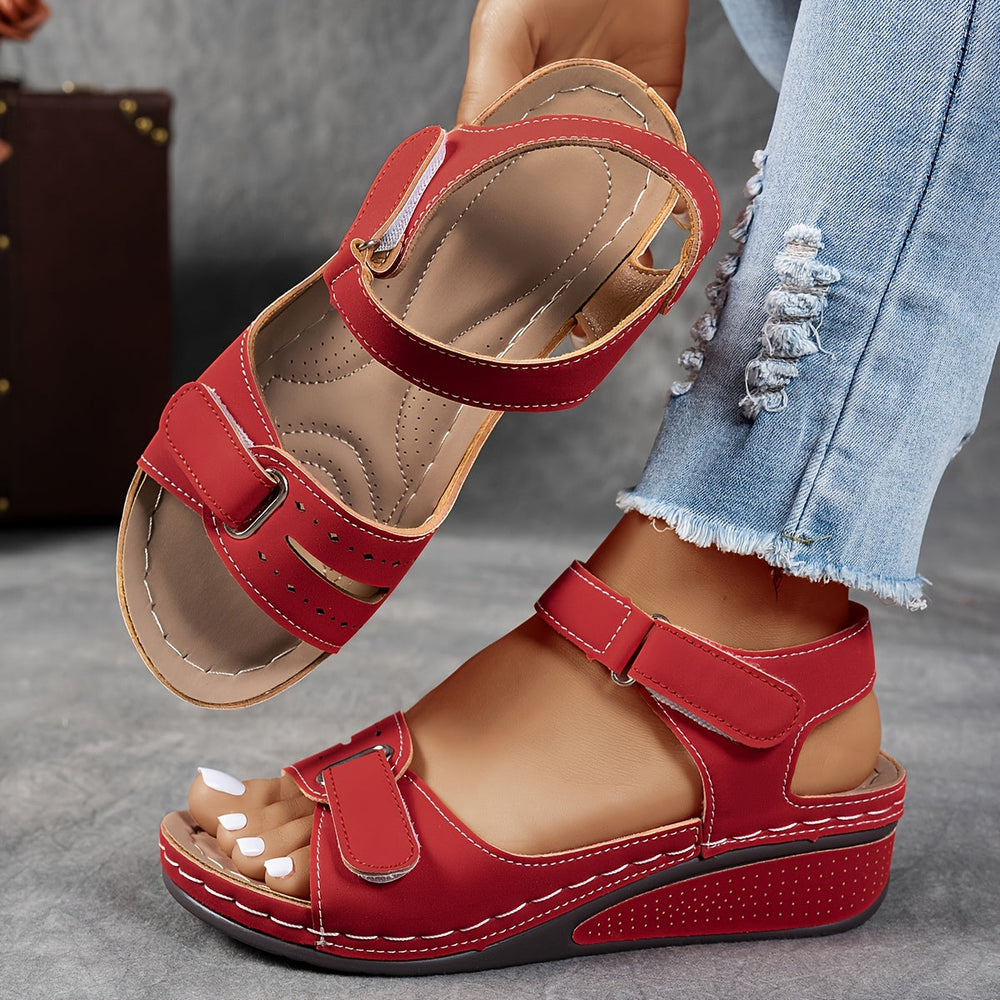 Gepolsterte, rutschfeste orthopädische Damensandalen bieten Komfort und sicheren Halt im Alltag.