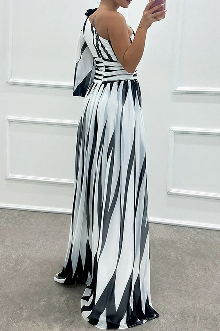 Schickes Maxikleid für Hochzeitsgäste, mit asymmetrischem One-Shoulder Design; elegant und modern.