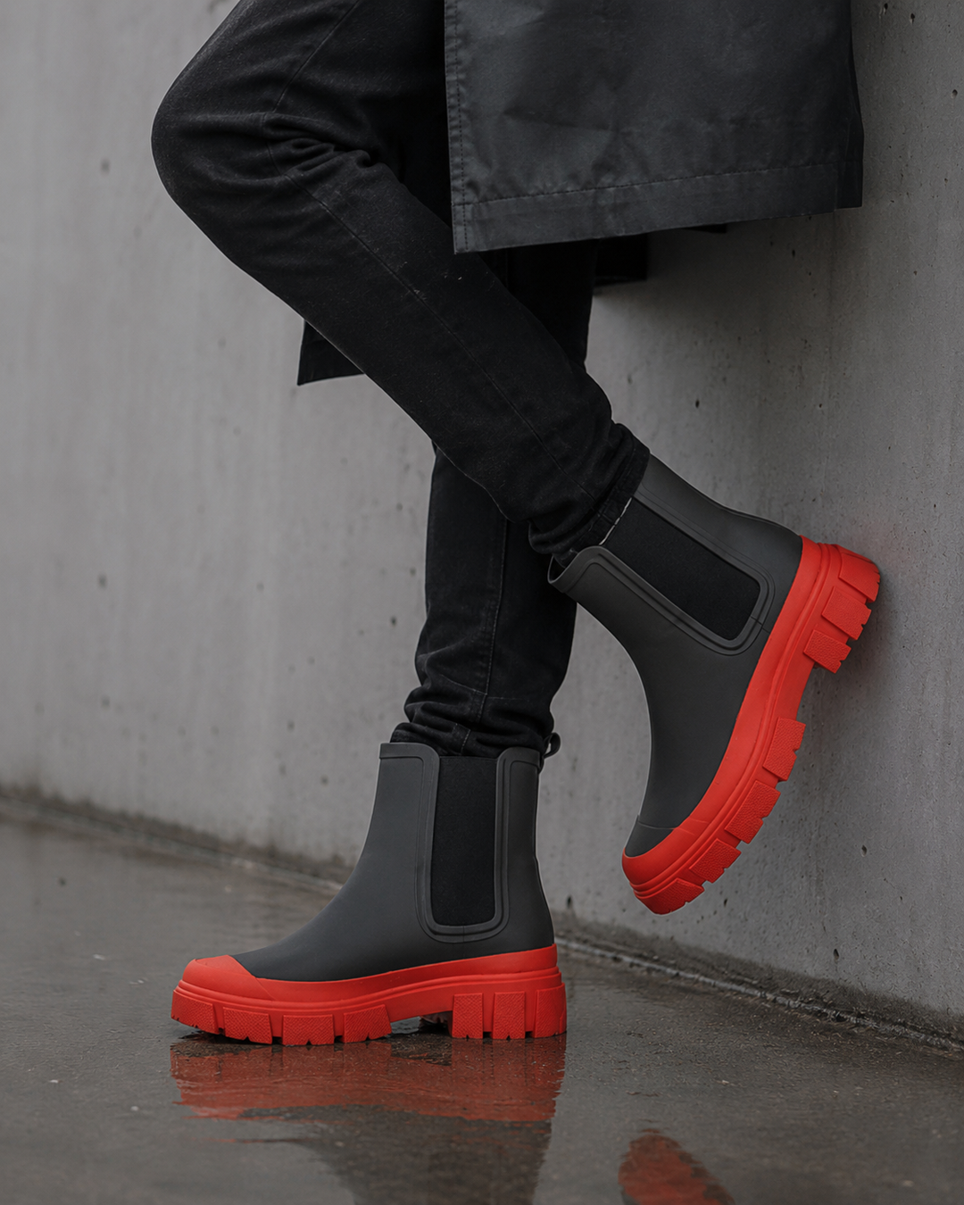 Damen Regenstiefel mit robuster Profilsohle, modern und wasserdicht für urbanen Look.