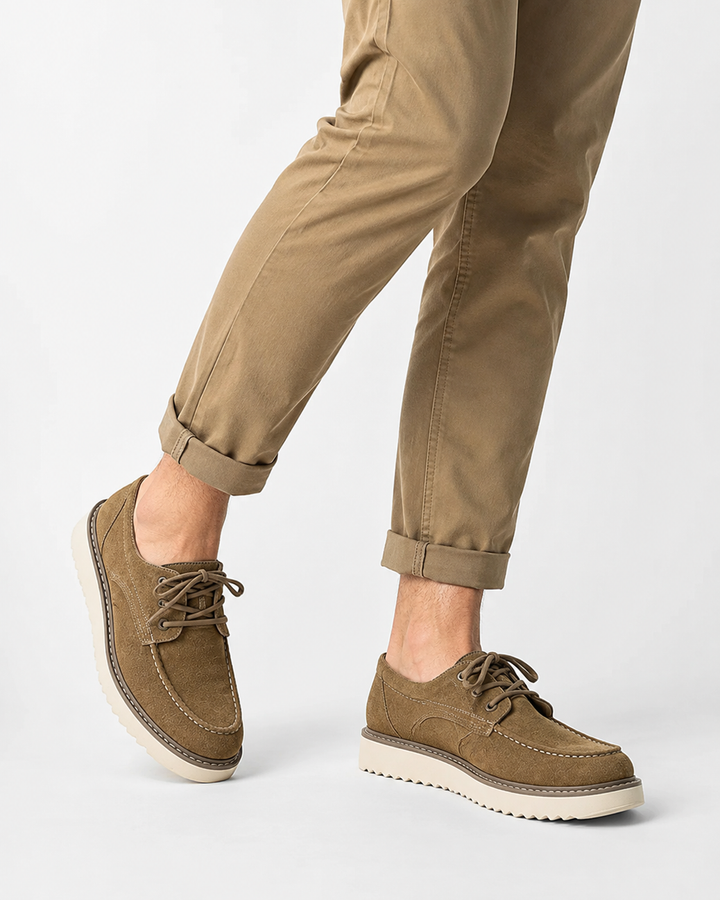 Nahaufnahme der handgearbeiteten Schnürung und des Leders der Herren Oxford Klassiker Schuhe.