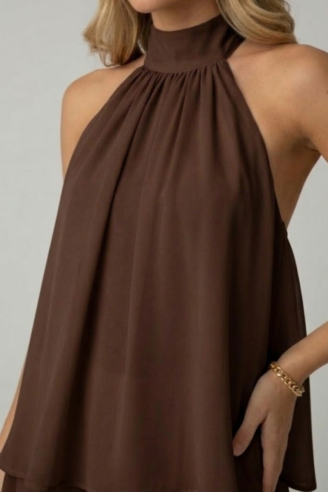Designer Damen Mini-Kleid: Figurbetonter Neckholder mit Spitze, perfekt als Abend- oder Partykleid.