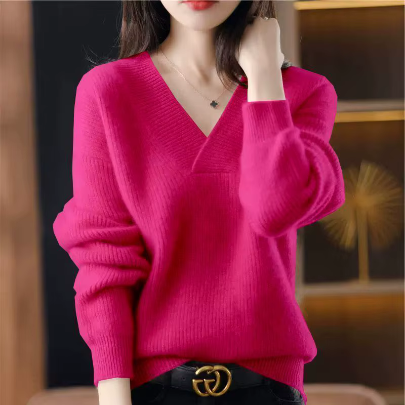Damen Rippstrickpullover mit V-Ausschnitt, Langarm. Lockere Passform, perfekt kombinierbar als Layering-Teil.