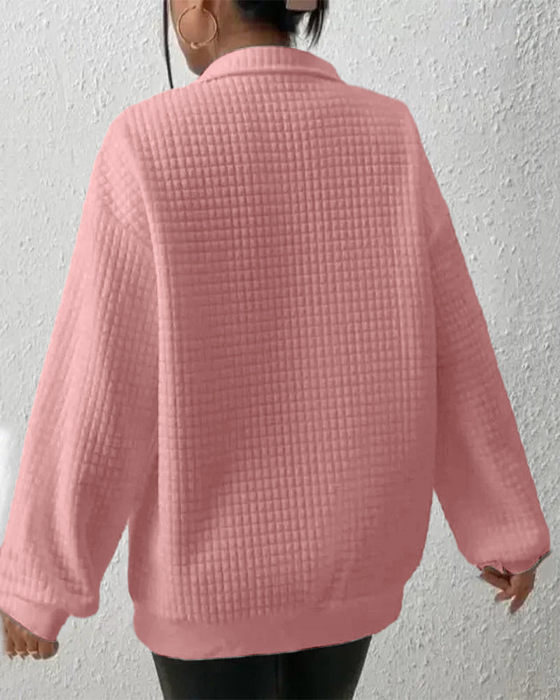 Quilted Damen Herbst-Strickpullover in Grau, warm & modern für kalte Tage.