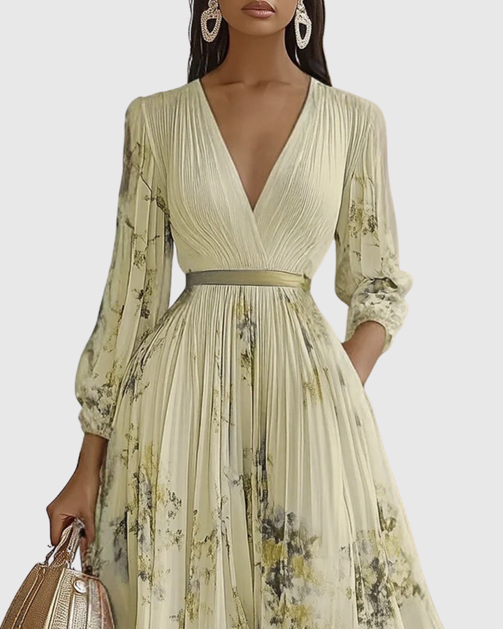 Fließendes Damen Maxikleid mit Plisseefalten, langen Ärmeln und frühlingshaftem Blumenprint.
