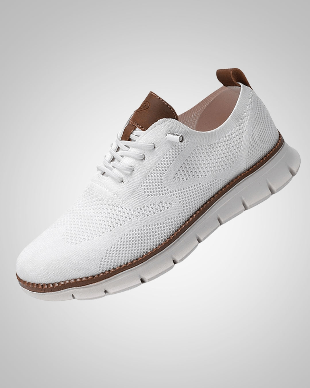 Frontansicht lässiger orthopädischer Herren Sneaker, bietet Komfort & Dämpfung für den Alltag.