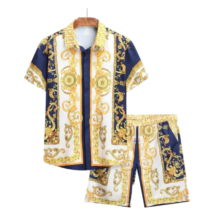 Bequemes Herren Freizeitset in Schwarz mit stilvollem Barockmuster, bestehend aus Kurzarmhemd & Shorts.