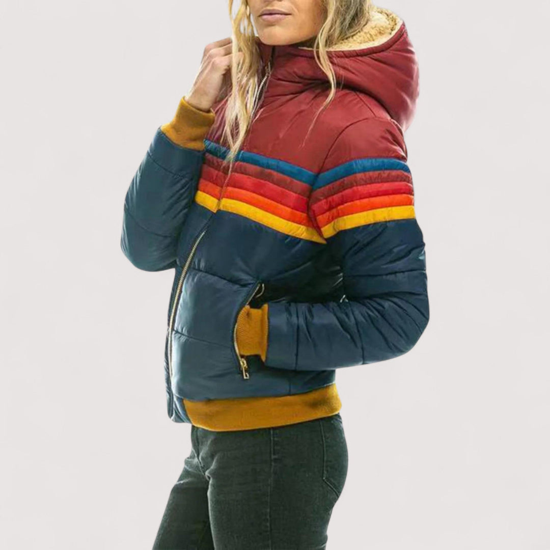 Komfortable, leichte Damen Regenjacke mit Kapuze. Wasserdicht & atmungsaktiv für optimalen Schutz im Alltag.