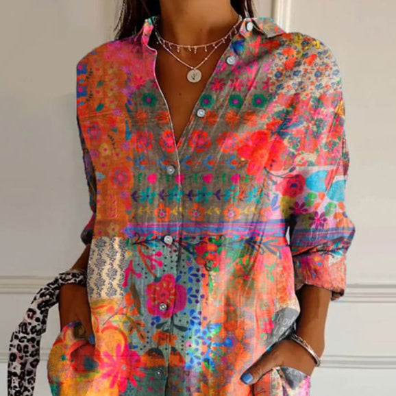 Locker geschnittene Damen Sommerbluse mit stilvollem Boho Muster, V-Neck und kurzen Ärmeln für Freizeit.