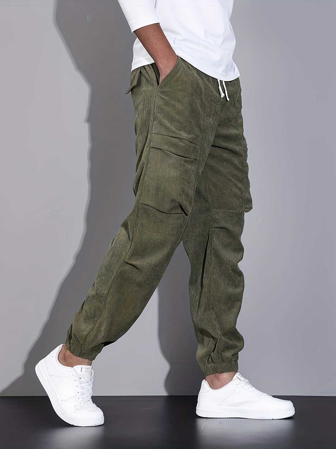 Warmer Herren Winter Jogger mit strukturierter Oberfläche, locker geschnitten für kalte Tage.