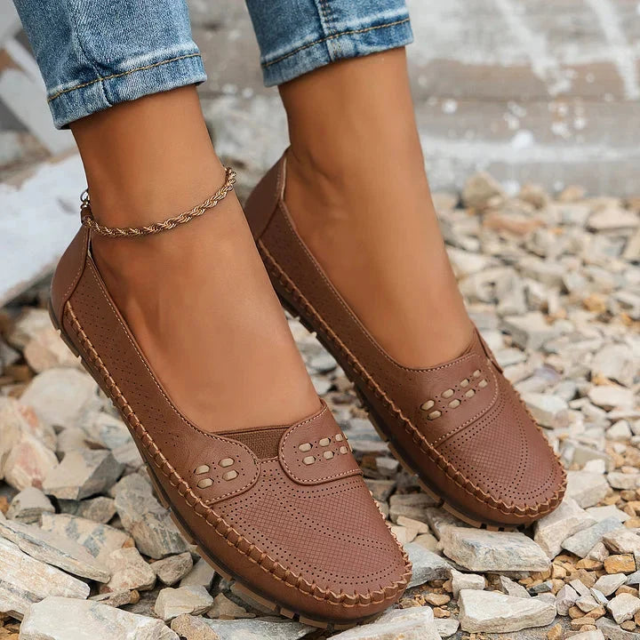 Damen Slipper in Rosa: Komfortable & atmungsaktive Alltagsschuhe mit Slip-On Funktion.