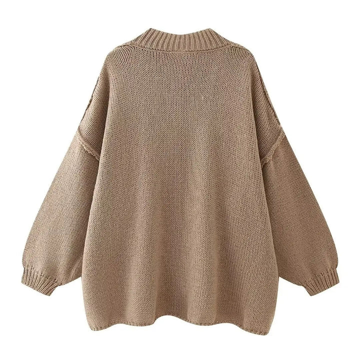 Brauner Damen Oversized Strickcardigan mit weiten Ärmeln und Knopfleiste; perfekt als modischer Lagenlook.