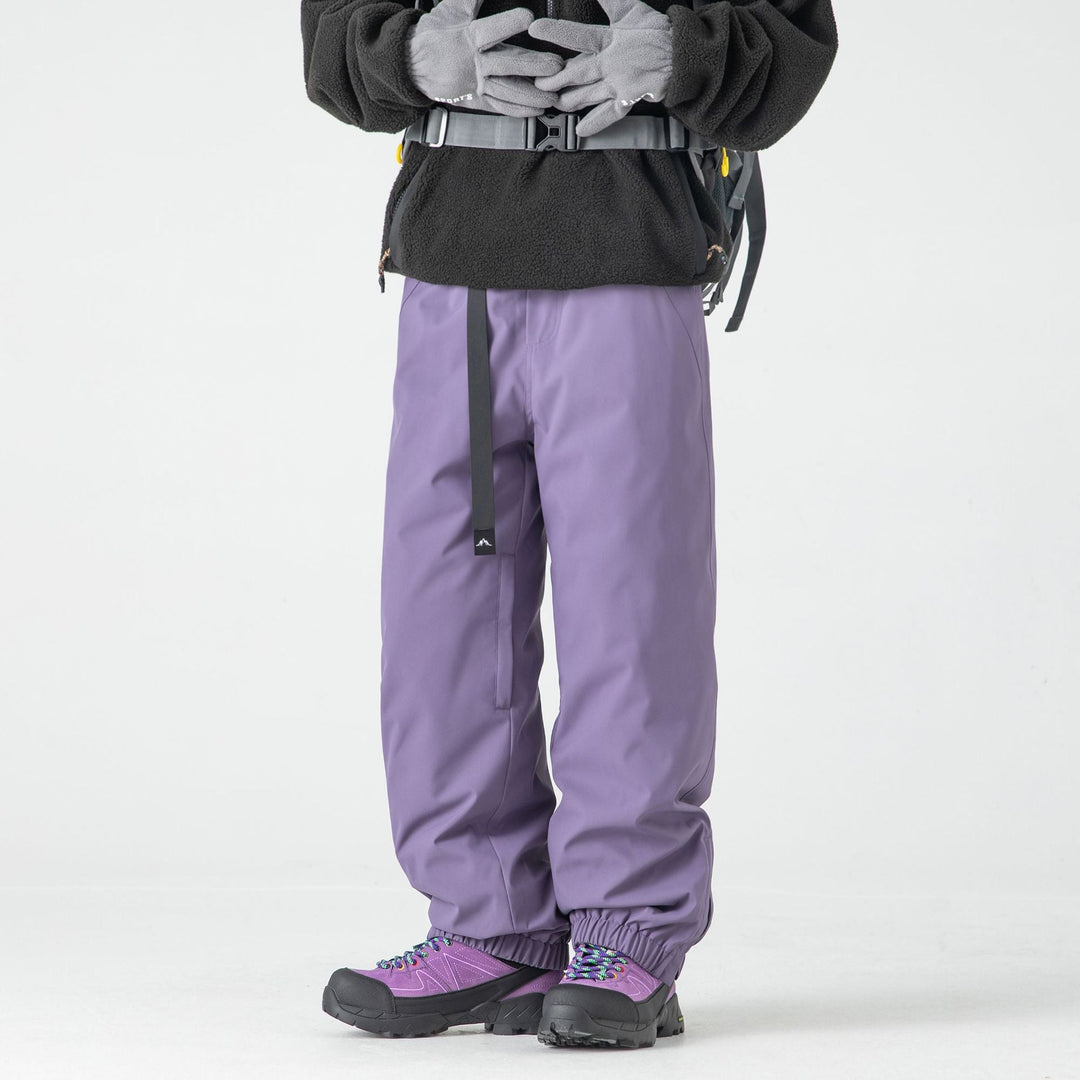 Strapazierfähige Herren Skihose für extreme Bedingungen. Winddichte, wasserdichte Schneehose für Abenteuer im Wintersport.