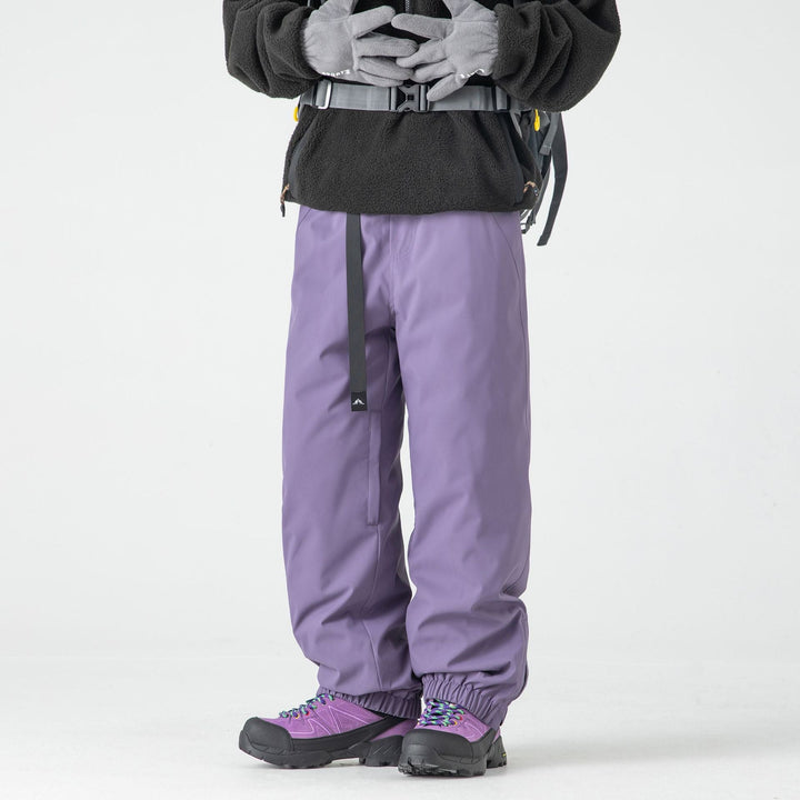 Strapazierfähige Herren Skihose für extreme Bedingungen. Winddichte, wasserdichte Schneehose für Abenteuer im Wintersport.