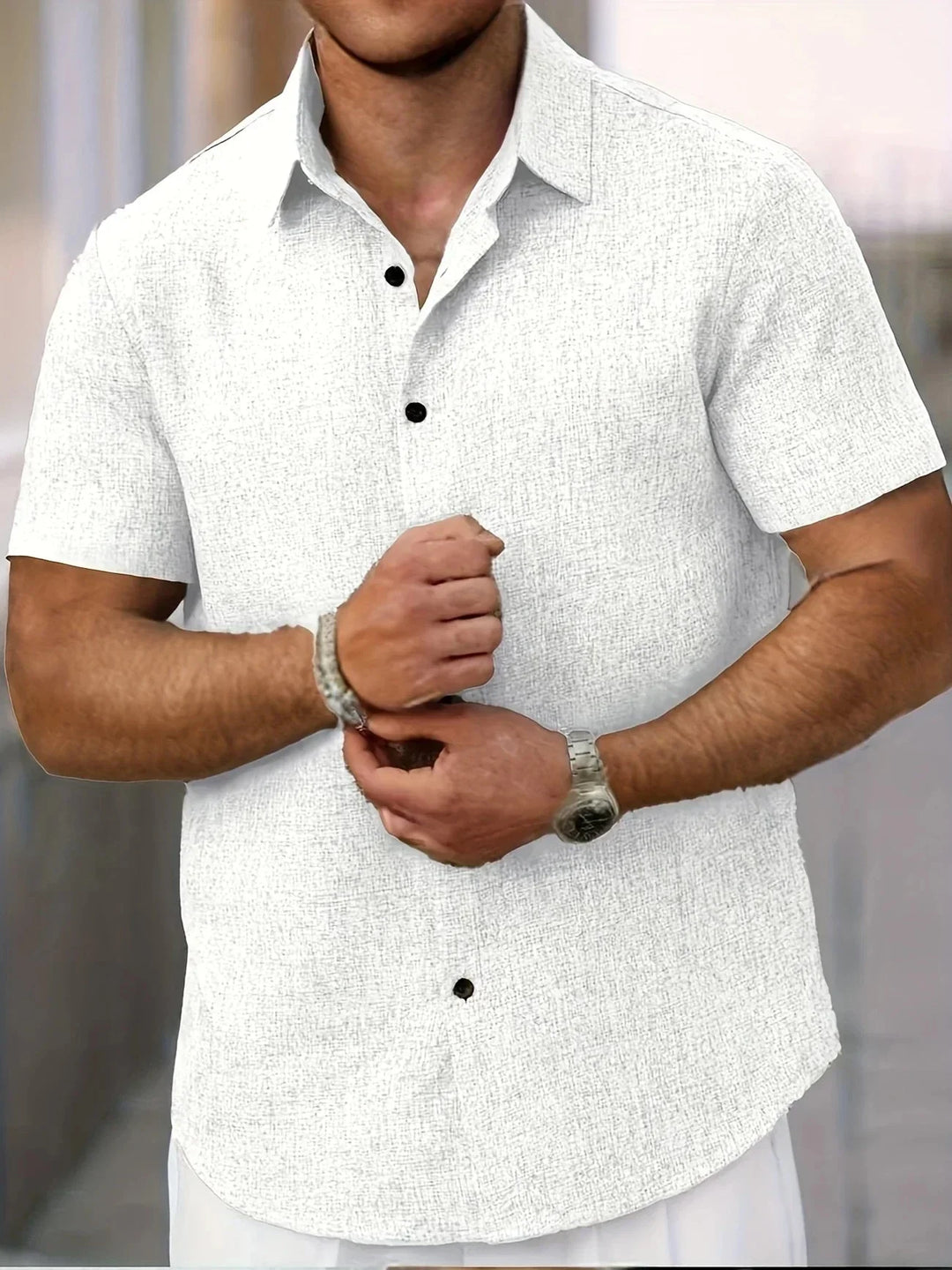 Herren-Sommerhemd, kurzärmliges Design, atmungsaktiv für sportliche Freizeit.