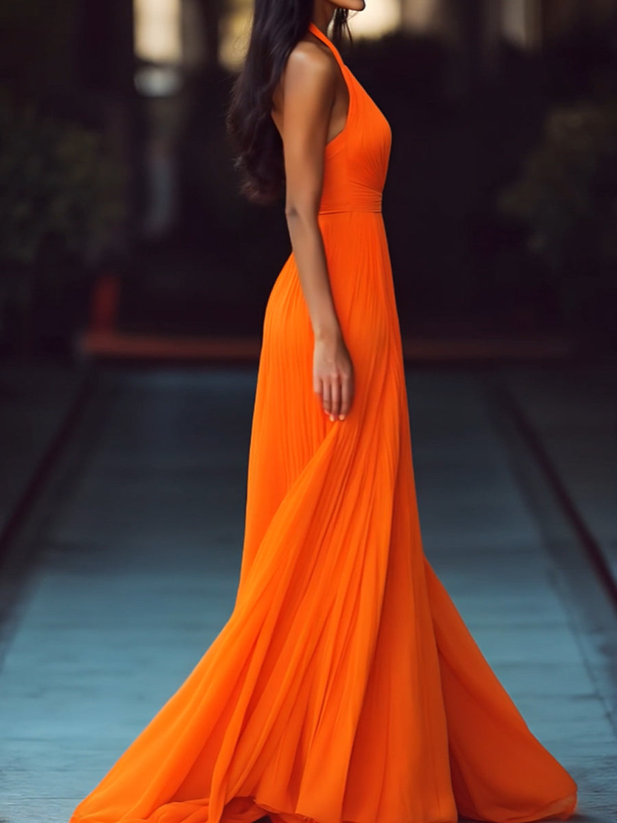 Festliches orange Damen Halterneck Abendkleid mit tiefem V-Ausschnitt. Ein elegantes, plissiertes Maxikleid.