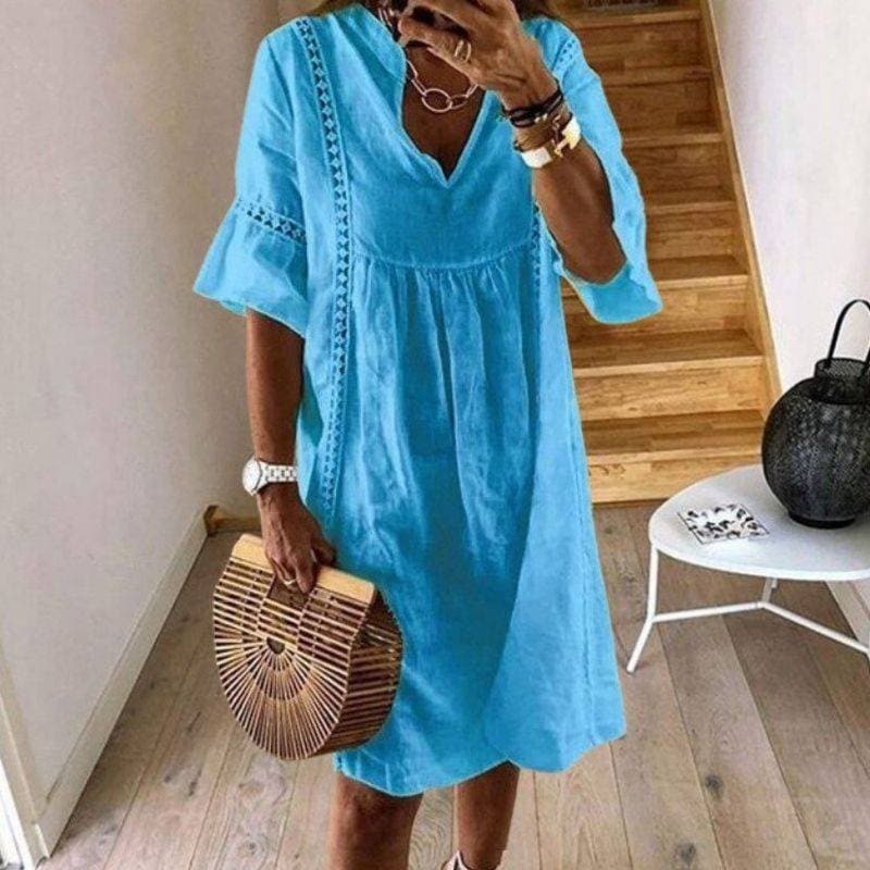 Damen luftiges Boho-Sommerkleid mit eleganten Spitzendetails und V-Ausschnitt. Perfekt als Freizeitkleid.