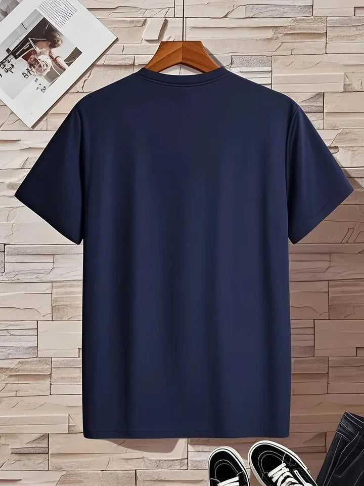 Weißes Herren Kurzarmshirt mit V-Ausschnitt, Slim Fit, perfekt für Casual Wear.