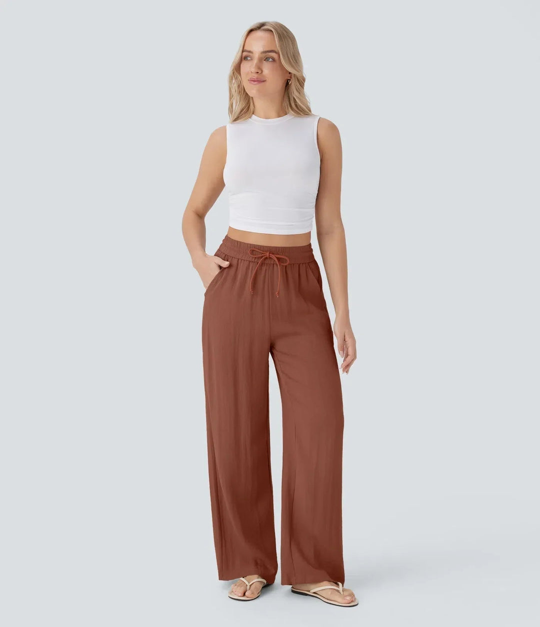 Beige elegante Freizeithose, weites Bein. Leicht & schick, perfekt für warme Sommertage.